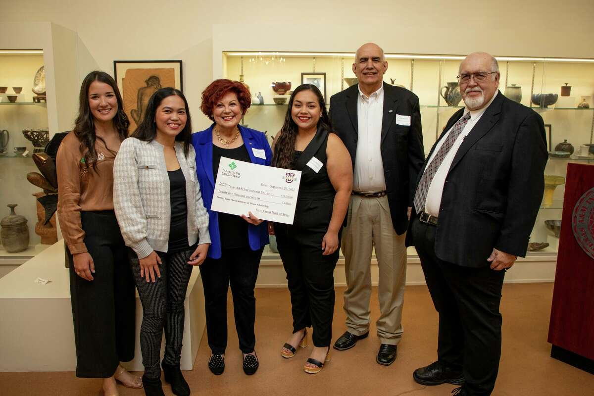 betty flores academy of honor scholarship awarded to tamiu college students
